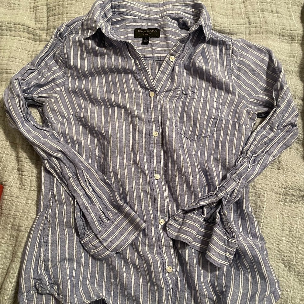 Banana Republic Classic Fit Linen Striped Button Down Shirt